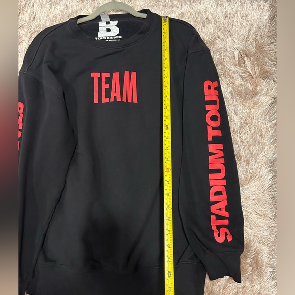 Justin Bieber Team Bieber Stadium Tour Concert Merch Crewneck Sweater Medium Top - Picture 8 of 10